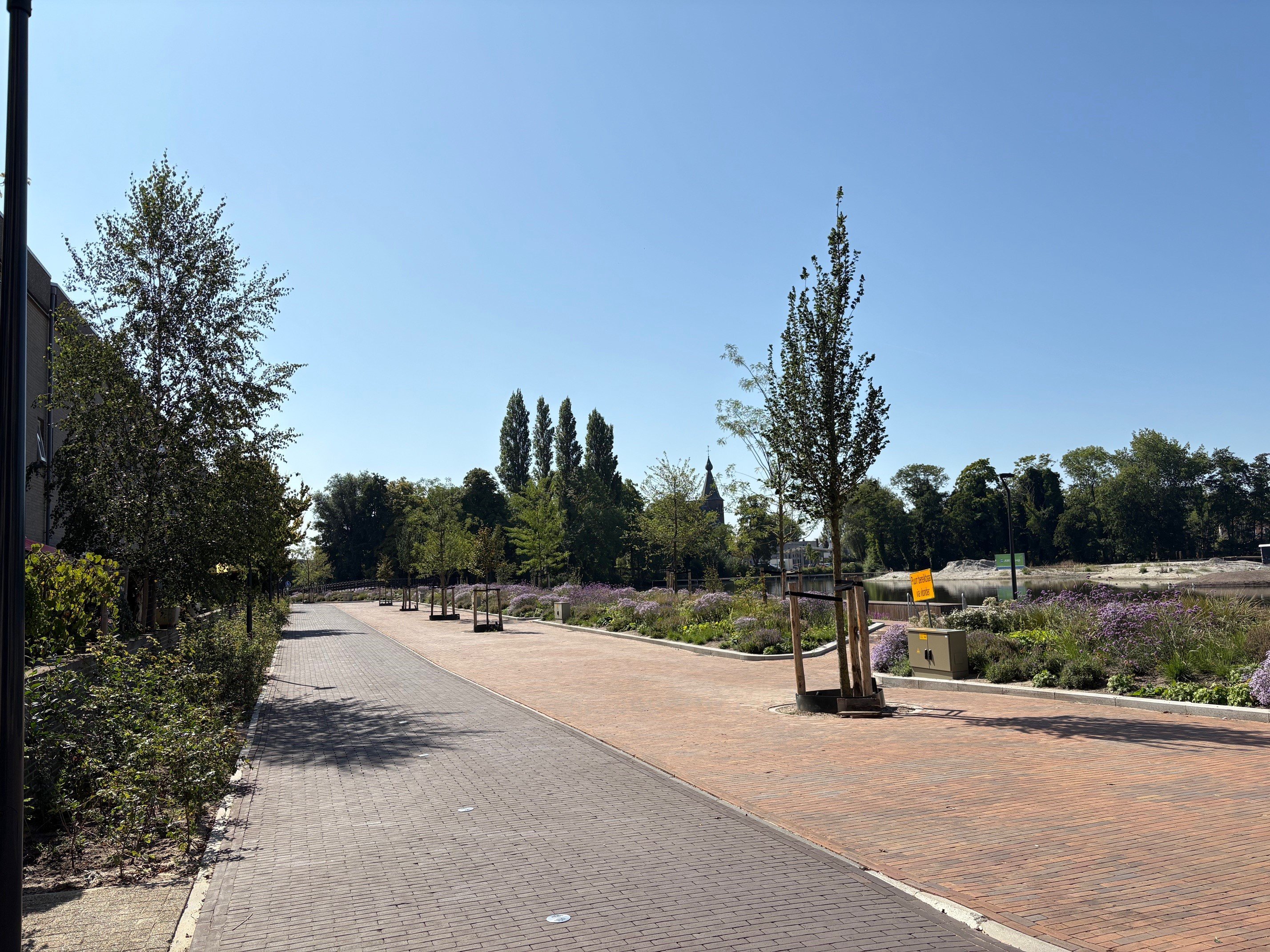 Fietspad en voetgangersgebied op Marseillepad