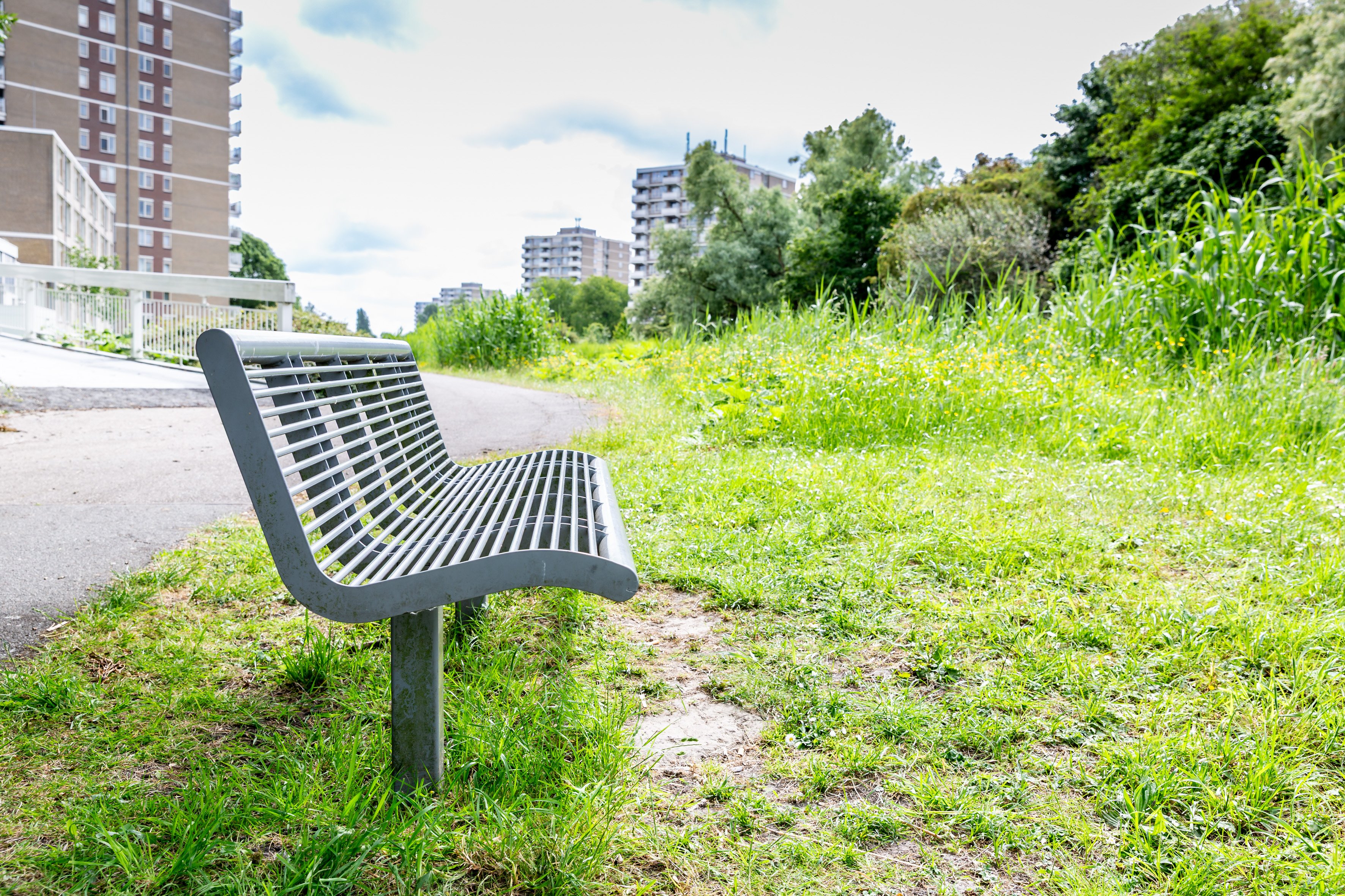 Zitbankje in Zoetermeer in het groen